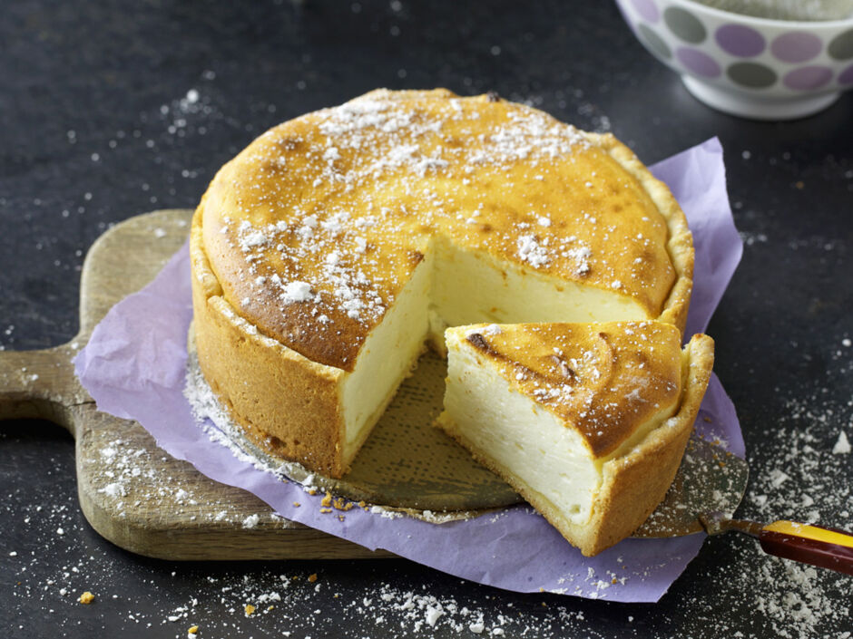 Klassischer Käsekuchen mit Mürbeteigboden | Kitchengirls Klassischer Käsekuchen mit Mürbeteigboden | Kitchengirls