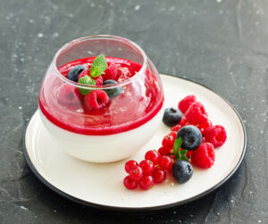 Pannacotta mit Beeren