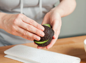 Avocado halbieren Avocado-Dip