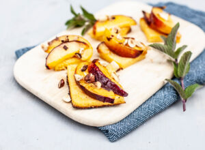 Polentaschnitten mit karamellisierten Pfirsichen pfirsichpolenta-grillrezept-kitchengirls