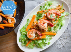 Thai Salat mit Garnelen und Erdnüssen