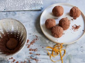 Dattel-Aprikosen-Energy Balls