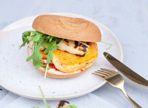 Süßkartoffel-Halloumi-Bagel