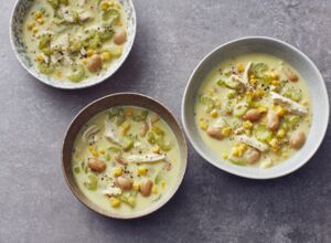 Seasons_13401865_HiRes_Huehnersuppe_mit_Mais_und_weissen_Bohnen