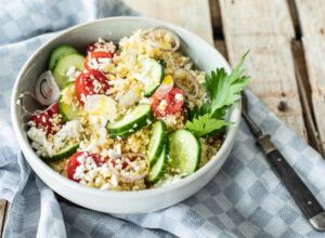 Taboule Salat mit Couscous und Tomaten