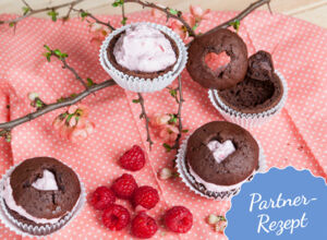 Herzmuffins laktosefrei gefüllte Herz-Muffins mit laktosefreier Himbeercreme
