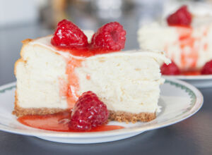 Käsekuchen mit Himbeeren Rezept für Cheesecake mit Himbeeren