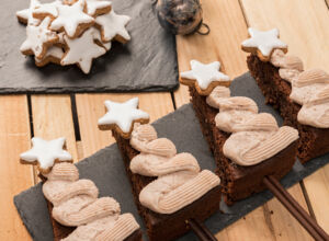 Schokoladenkuchen in Tannenbaumform