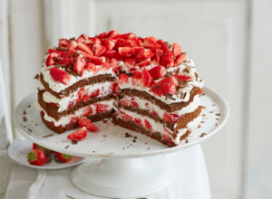 Mit nur einer anderen Zutat lassen sich Klassiker ganz leicht neu entdecken. Schwarzwälder Erdbeertorte