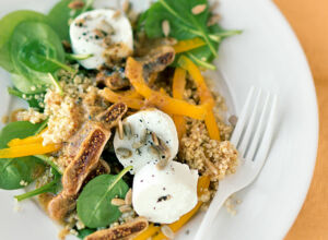 Quinoa-Salat mit Spinat und Ziegenkäse quinoa-spinat-salat