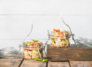 Quinoasalat mit Harissa-Vinaigrette Quinoasalat