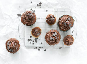 Schokocupcakes mit Schokoladen-Frosting Schoko-Cupcakes