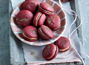 red-velvet-macarons-rezept-kitchen-girls red-velvet-macarons-rezept-kitchen-girls