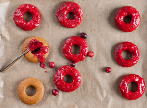 Rezept für Lebkuchen Donuts mit Canberry Marmelade Rezept für Lebkuchen Donuts mit Canberry Marmelade
