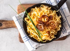 Käsespätzle aus der Pfanne