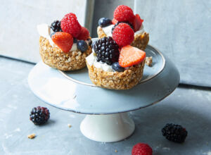Granola-Cups mit Beeren granola-cups