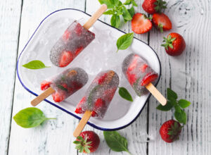 Chia-Eis mit Erdbeeren chia-erdbeer-eis