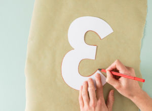 Zahl auf Backpapier übertragen Zahl auf Backpapier übertragen