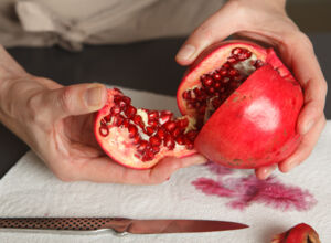 Granatapfel entkernen