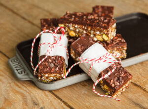 Superfood-Riegel mit Schokolade