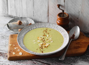 Brokkoli-Suppe mit Mandeln brokkoli-suppe