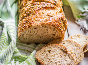 Quinoa-Brot mit Chiasamen Quinoa-Brot mit Chiasamen