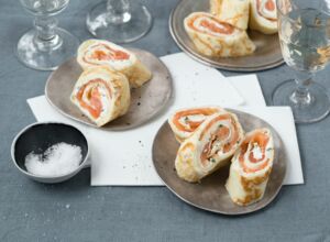 lachsröllchen mit frischkäse-füllung