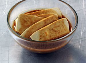Tofuscheiben in Marinade asiatische Tofu-Marinade