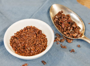 Kakaonibs im Schälchen