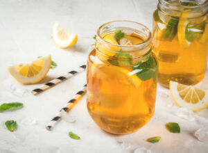 Ingwer-Eistee mit Minze