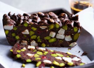 Dunkle Schokolade mit Pistazien und Goji-Beeren Schokolade_Pistazien_Gojibeeren