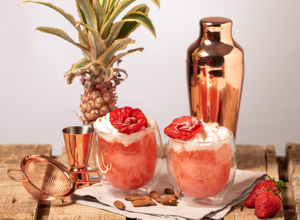 Mandorla Pink Cocktail mit Baiserhaube mandorla-pink-cocktail-mit-baiserhaube