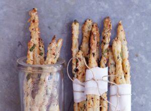 knusprige Käsestangen 