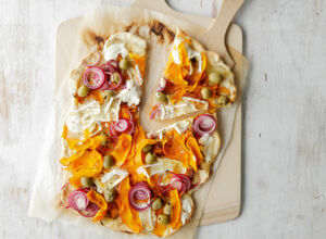 Vegetarischer Kürbisflammkuchen kuerbisflammkuchen