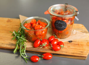 Eingemachte Tomaten im Weckglas