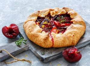Galette mit Pflaumen und Zimt