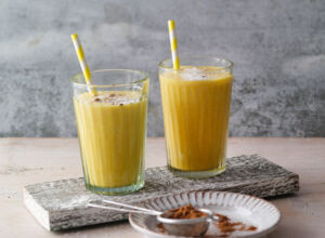 bananen-kurkuma-shake