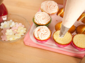 Schmetterling-Cupcakes verzieren