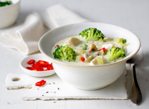 Brokkoli-Suppe mit Hähnchen brokkoli-suppe