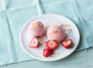 Selbst gemachtes Erdbeer-Rhabarber-Eis erdbeer-rhabarber-eis