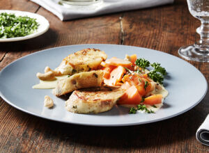 Bergkäseknödel mit Beilage