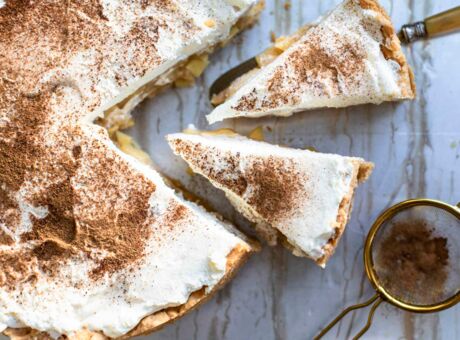 Apfel-Pudding-Kuchen-Sahnehaube