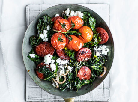 Schwarzkohlsalat mit Chorizo und Feta