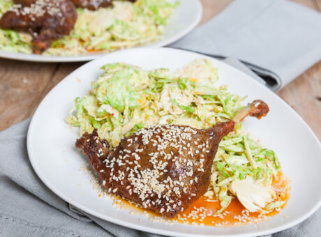 Entenkeule mit Rosenkohlsalat