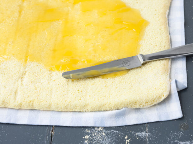 Zitronenrolle backen