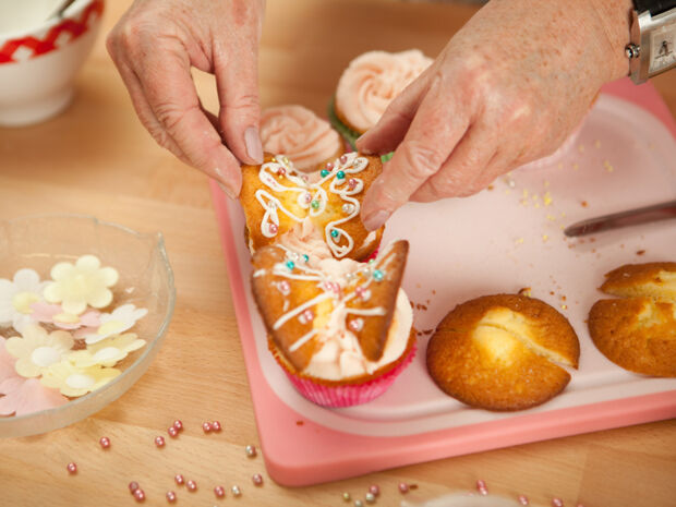 Schmetterling-Cupcakes verzieren