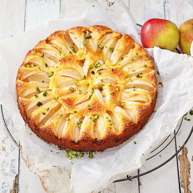 77236-apfel-griesskuchen-mit-pistazien (1) 77236-apfel-griesskuchen-mit-pistazien (1)