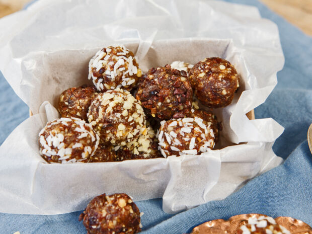 Energy Balls mit Kirschen