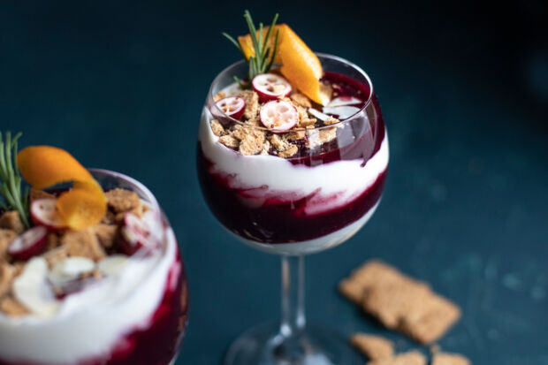 Glühwein-Trifle mit Spekulatius Glühwein-Trifle mit Spekulatius