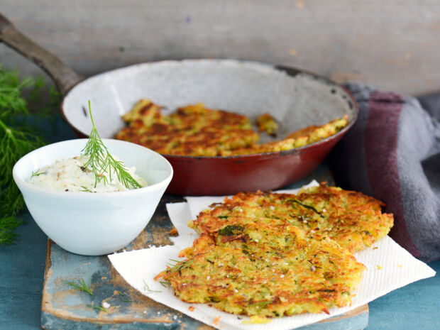 Gemüsepuffer mit Kräuterdip | Kitchengirls Gemüsepuffer mit Kräuterdip | Kitchengirls